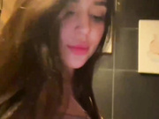 -Sasha-Orlova-дрочка в туалете