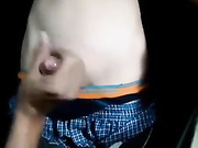 дрочит