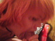 Шлюха сосет хуй