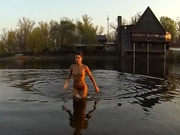 Инна плавает