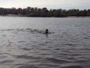 Инна плавает