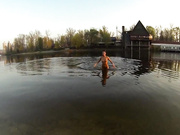 Инна плавает