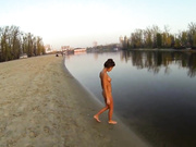 Инна плавает