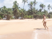 Инна плавает