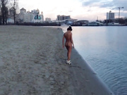 Инна плавает