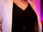 D_i_aM сняла чулки,трусики и надела колготки