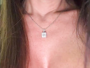 OrgazMia трахает себя в душе