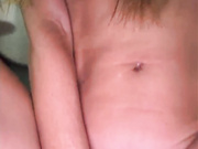 OrgazMia трахает себя в душе