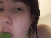 KatrinZeta трах с огурцом