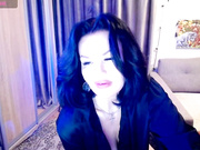 EVA1172a - хуепоъёмная латышская мамочка трахает себя дилдо в общем чате .!. ))