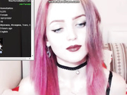 Красотка kornettakiss показывает письку