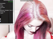 Красотка kornettakiss показывает письку