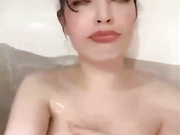 YourLadyyy голая ванна грудь