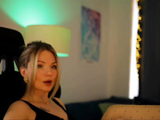 D_i_aM апскирт в колготках в горошек