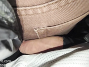 Прккрасная большая жопа девушки в джинсах доставида много удовольствия моему хую в автобксе