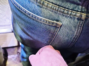 Кончил на жопу зрелой мамочки в автобусе