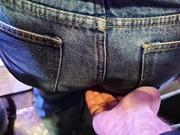 Кончил на жопу зрелой мамочки в автобусе