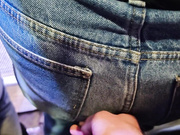 Кончил на жопу зрелой мамочки в автобусе