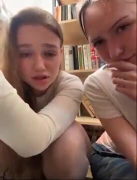 Две модели в чате