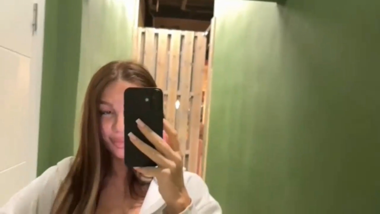 OrgazMia сиськи в туалете