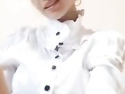 Девица дрочит