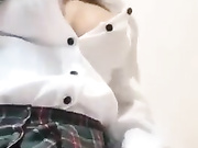 Девица дрочит