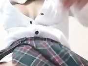 Девица дрочит