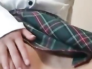 Девица дрочит