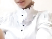 Девица дрочит