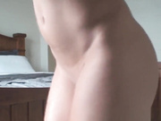 Голая девица