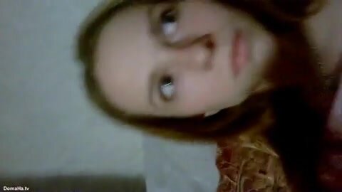 Девица дрочит