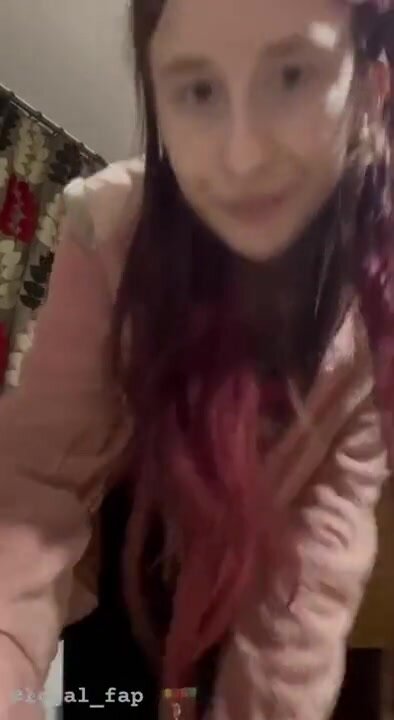 Голая девица