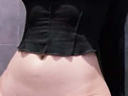 Девица сама себя трахает