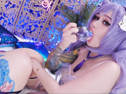 Две красотки и стеклянная пробка