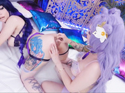 Две красотки и стеклянная пробка