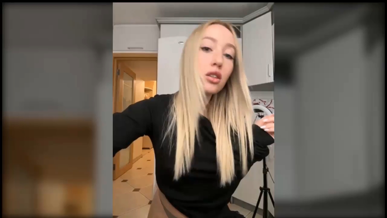 Chloee засвет груди дома