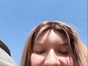 Девица сама себя трахает