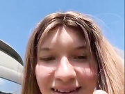 Девица сама себя трахает