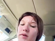 Девица сама себя трахает