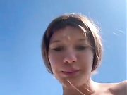 Девица дрочит