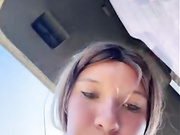 Девица дрочит