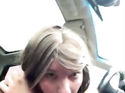Девица дрочит