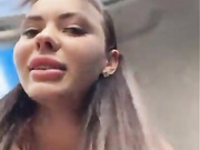 Девица сама себя трахает