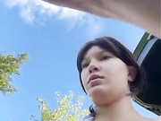 Девица сама себя трахает