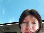 Девица дрочит