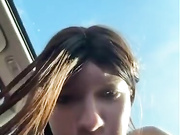 Девица сама себя трахает
