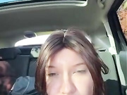 Девица сама себя трахает