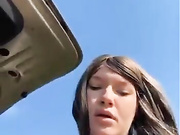 Девица сама себя трахает