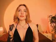 peach_in_stockings