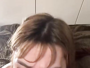 Девица сама себя трахает